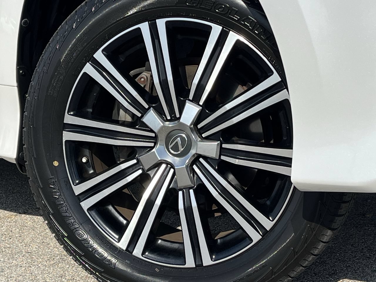 Used 2019 Lexus LX 570 4WD w/ Luxury Package image 28