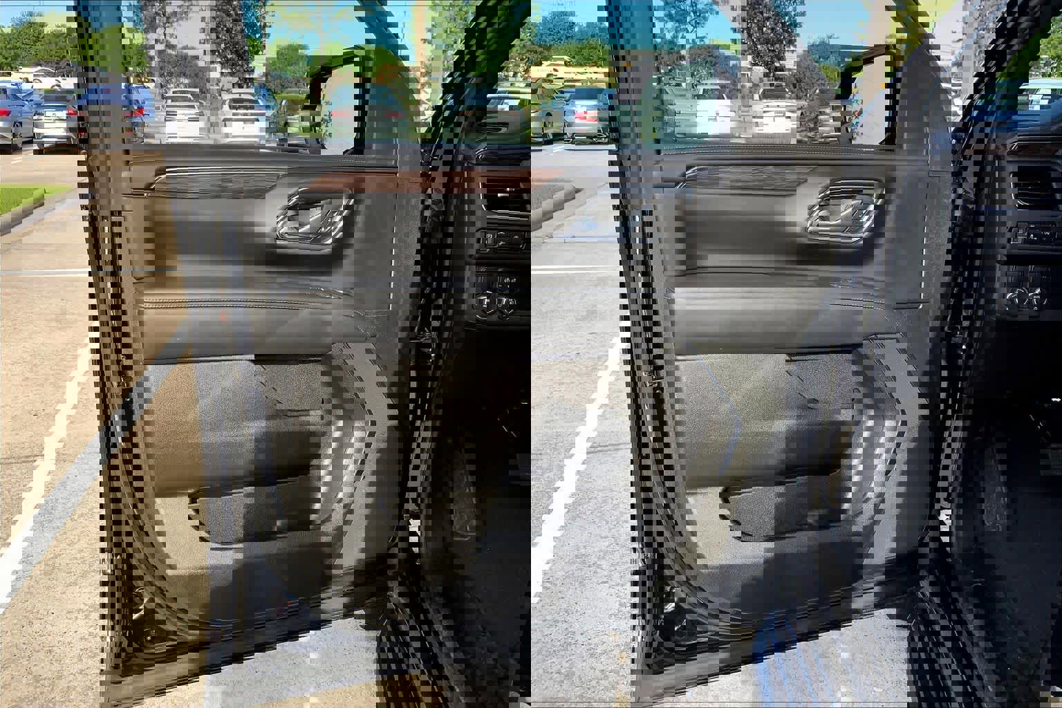 Used 2023 Chevrolet Suburban LS image 20