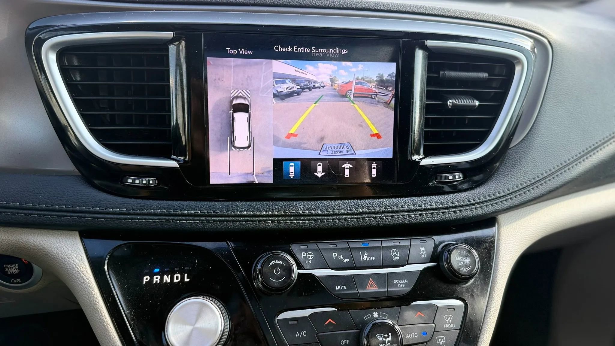 Used 2018 Chrysler Pacifica Limited image 16