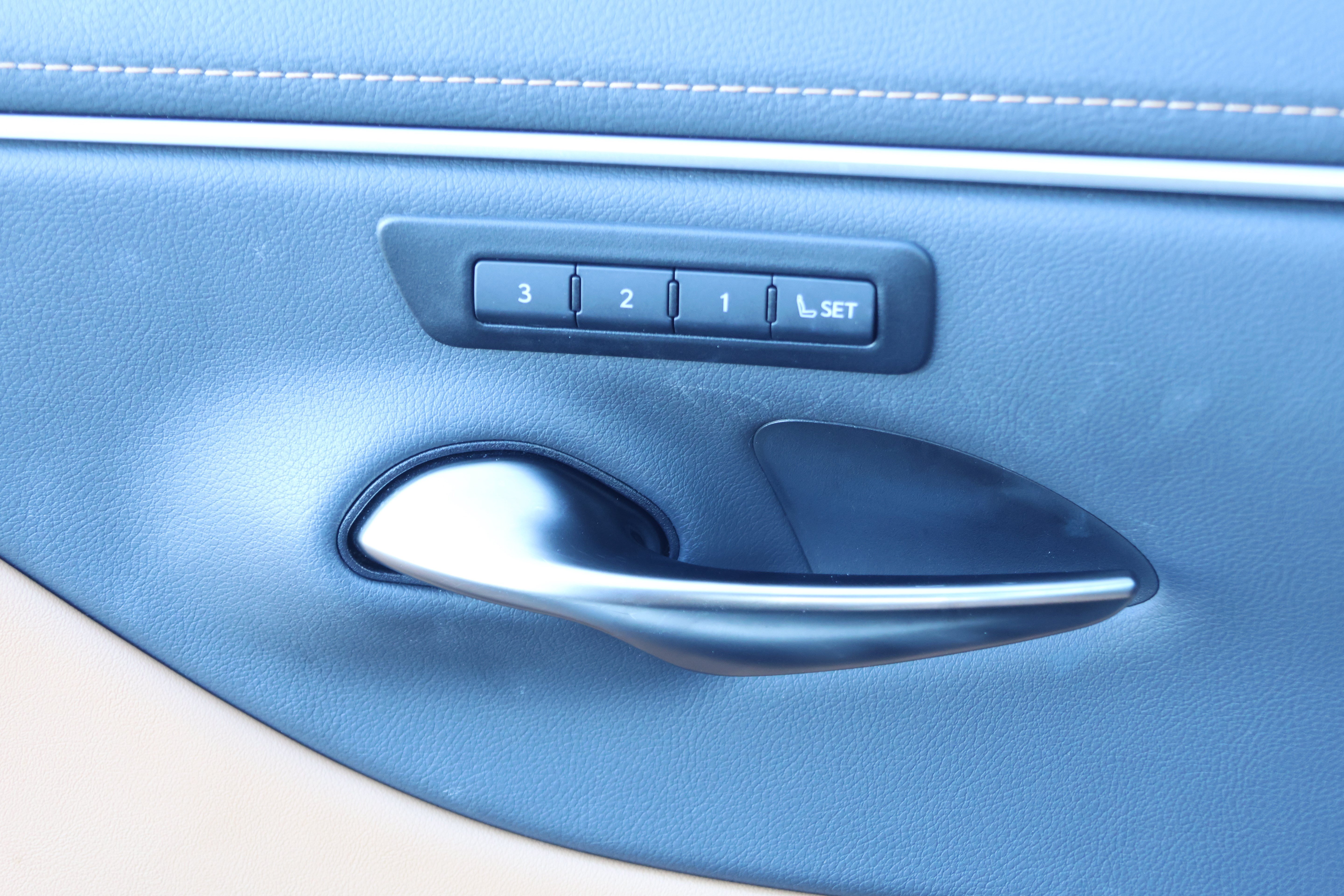 Used 2025 Lexus ES 350 w/ Premium Package FWD image 13