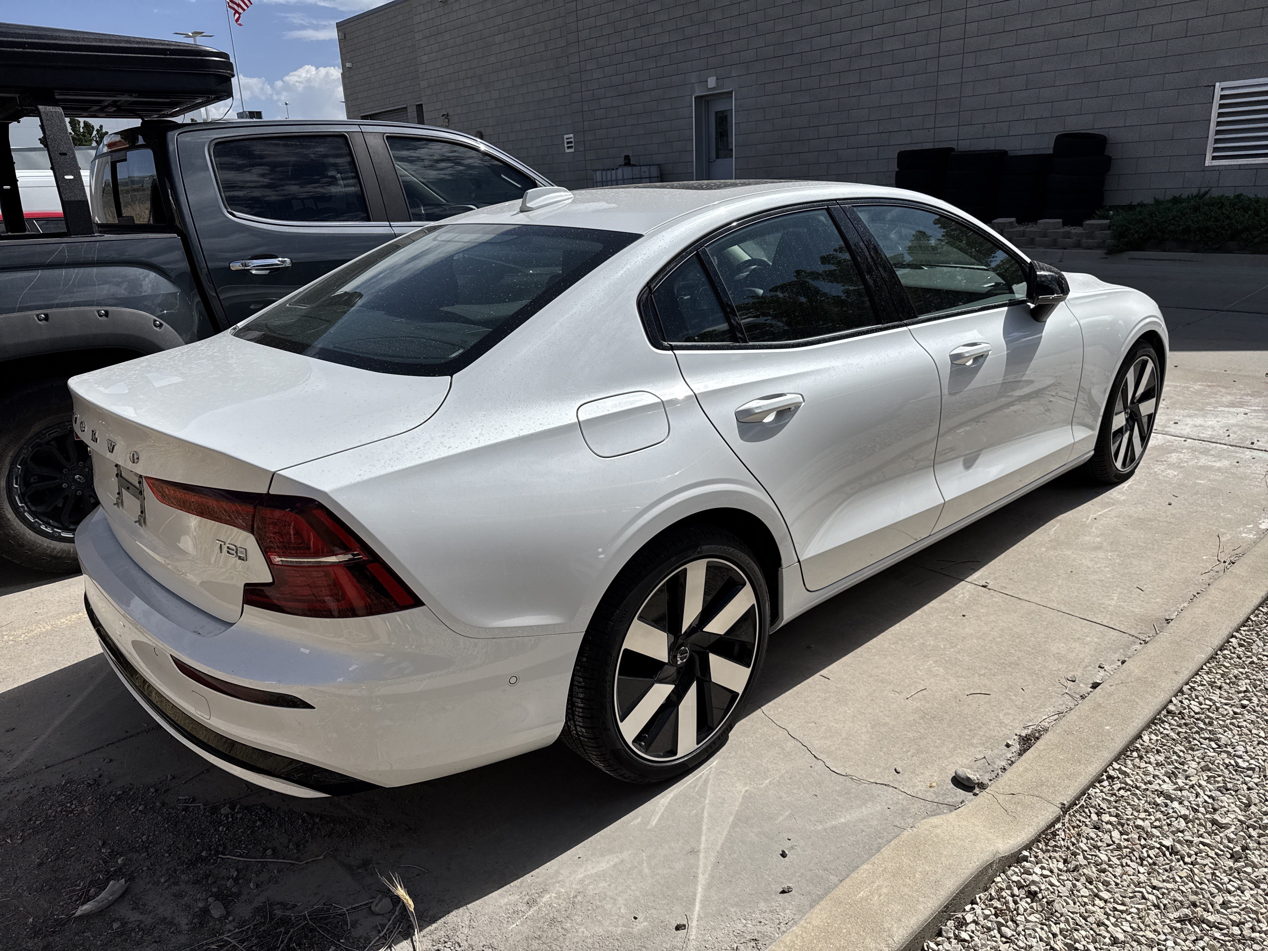 Used 2025 Volvo S60 T8 Ultra w/ Climate Package AWD/4WD image 3