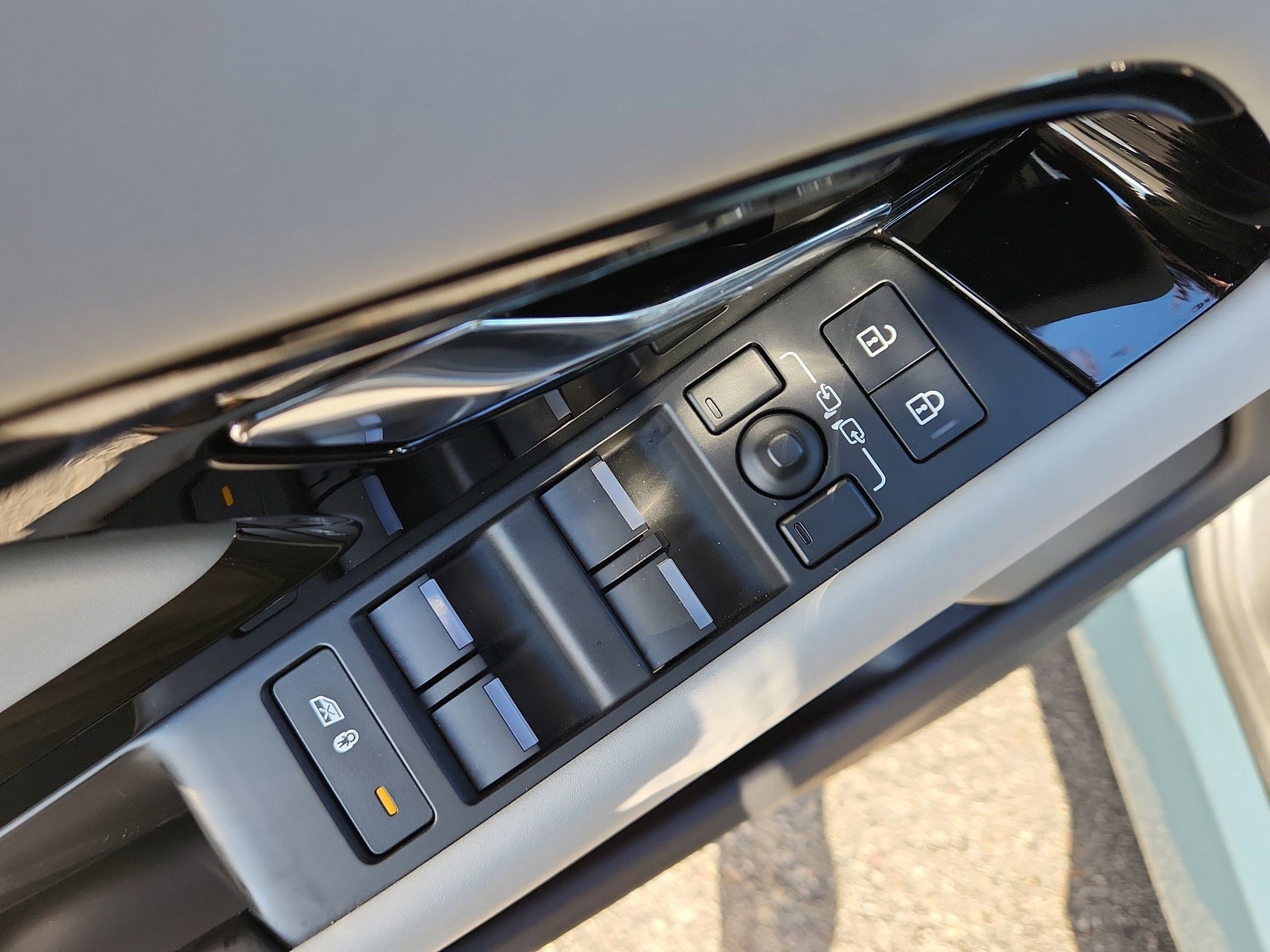 Used 2026 Land Rover Range Rover Evoque Dynamic SE image 22