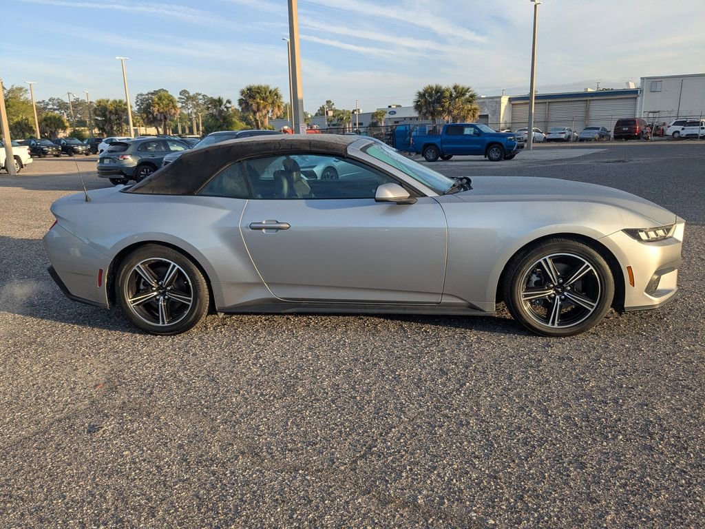 Used 2024 Ford Mustang Convertible RWD image 3