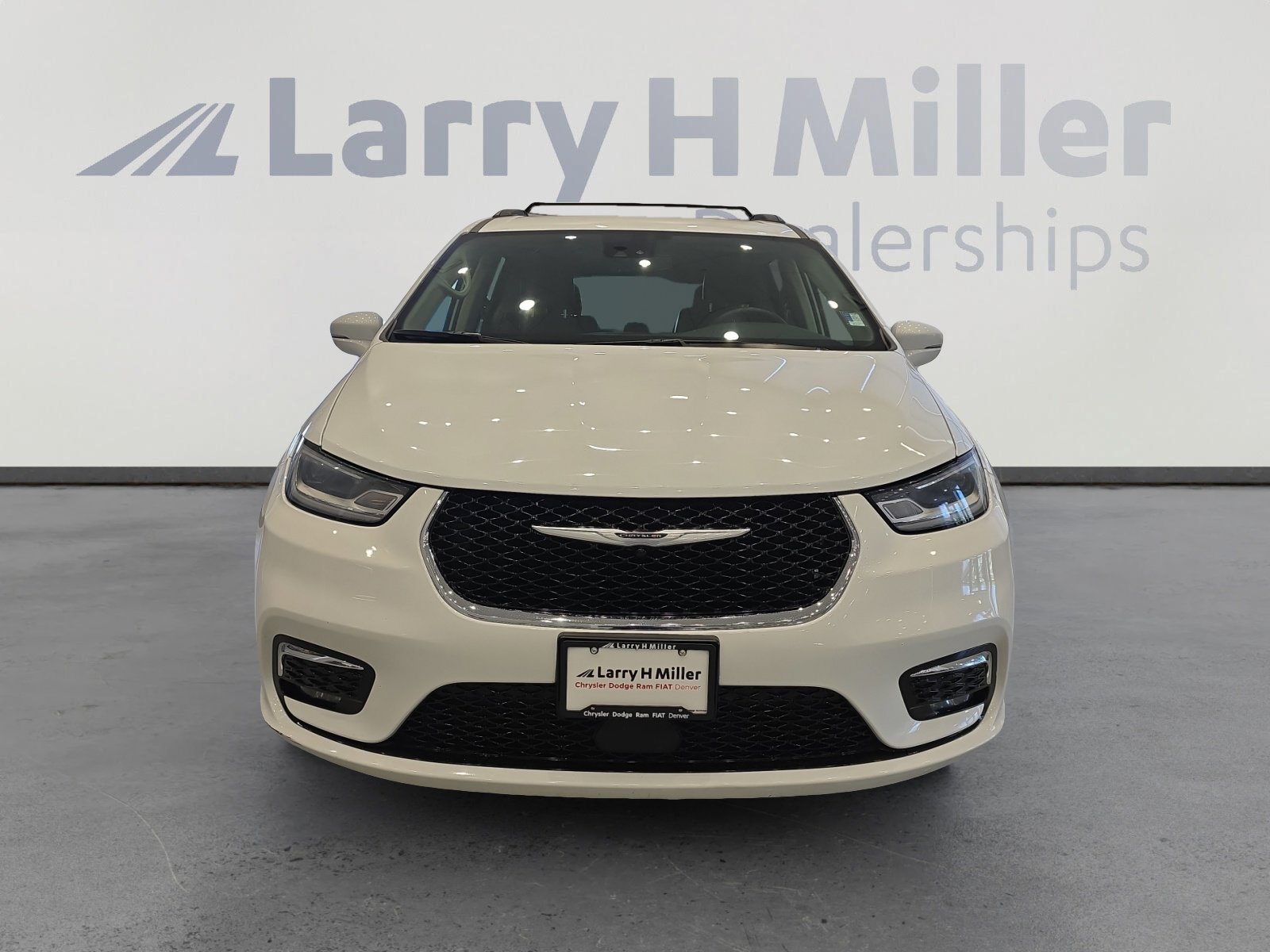 Used 2022 Chrysler Pacifica Touring-L FWD image 8