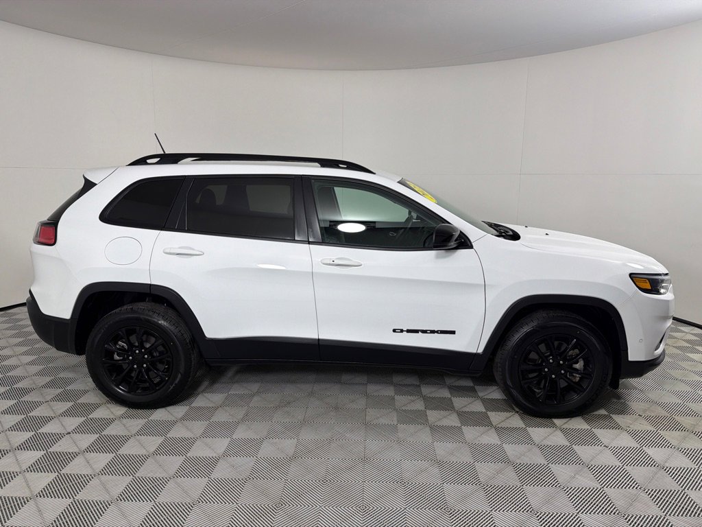 Used 2023 Jeep Cherokee Altitude Lux image 4