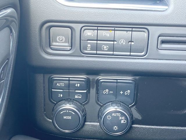 Used 2023 Chevrolet Suburban RST w/ Sport Performance Package AWD/4WD image 17