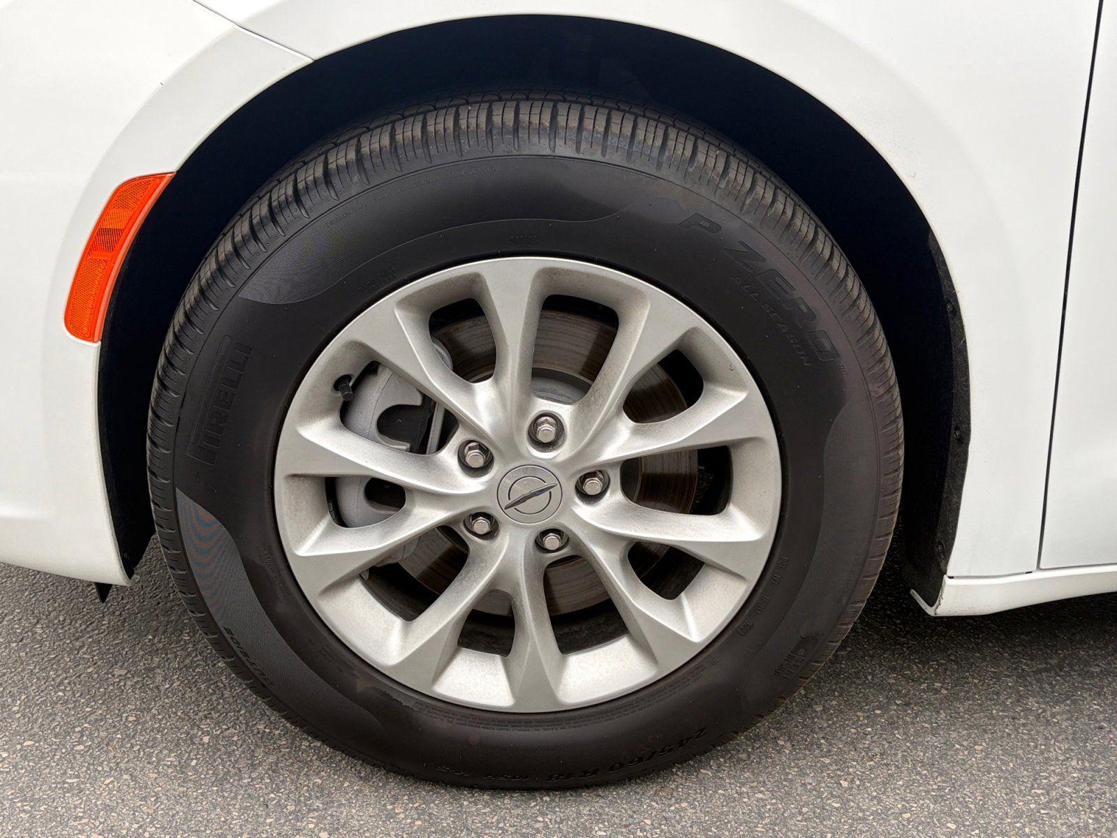 Used 2025 Chrysler Pacifica Select image 11