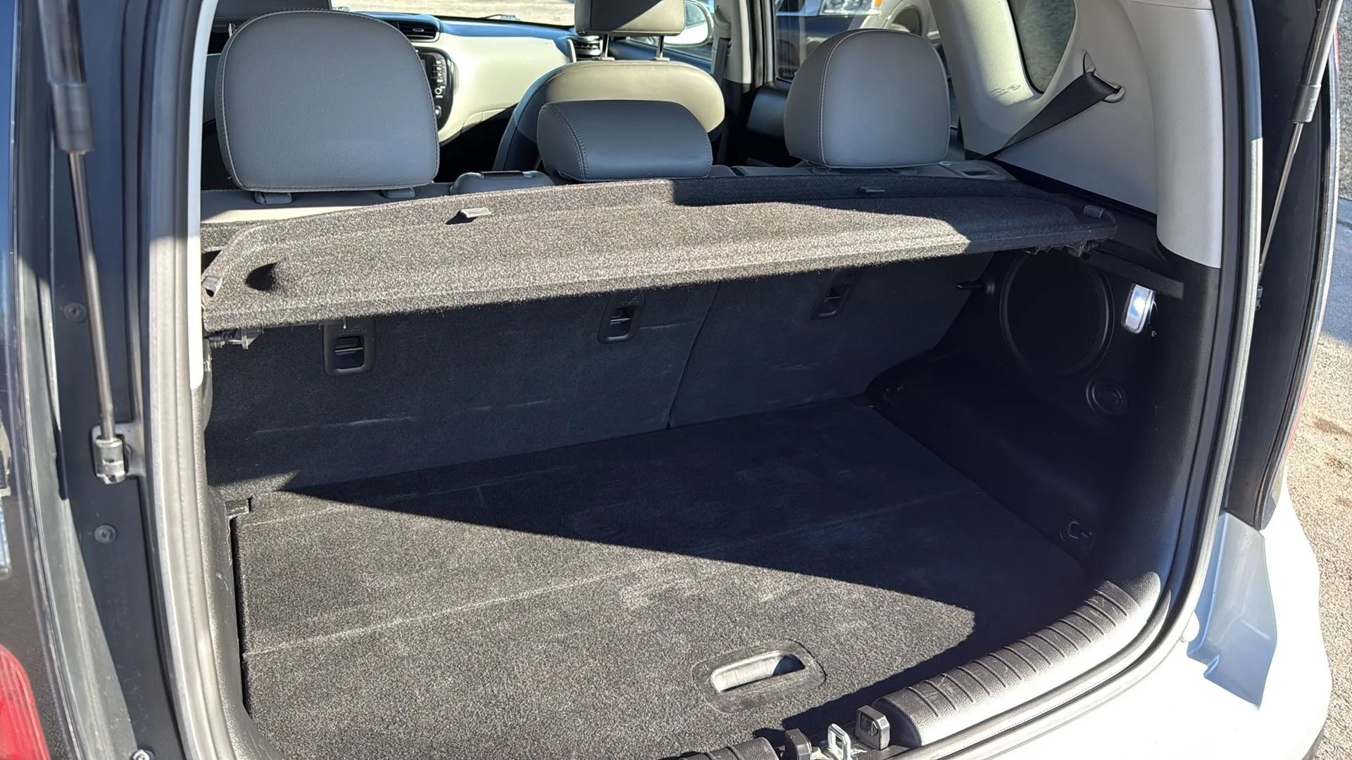 Used 2019 Kia Soul + w/ Primo Package FWD image 12