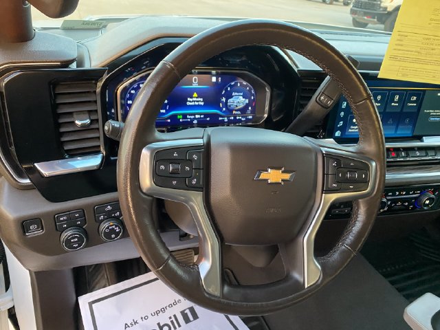 Used 2022 Chevrolet Silverado 1500 LT w/ Z71 Off-Road Package AWD/4WD image 11