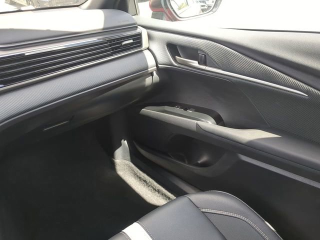 Used 2025 Toyota Camry SE image 18