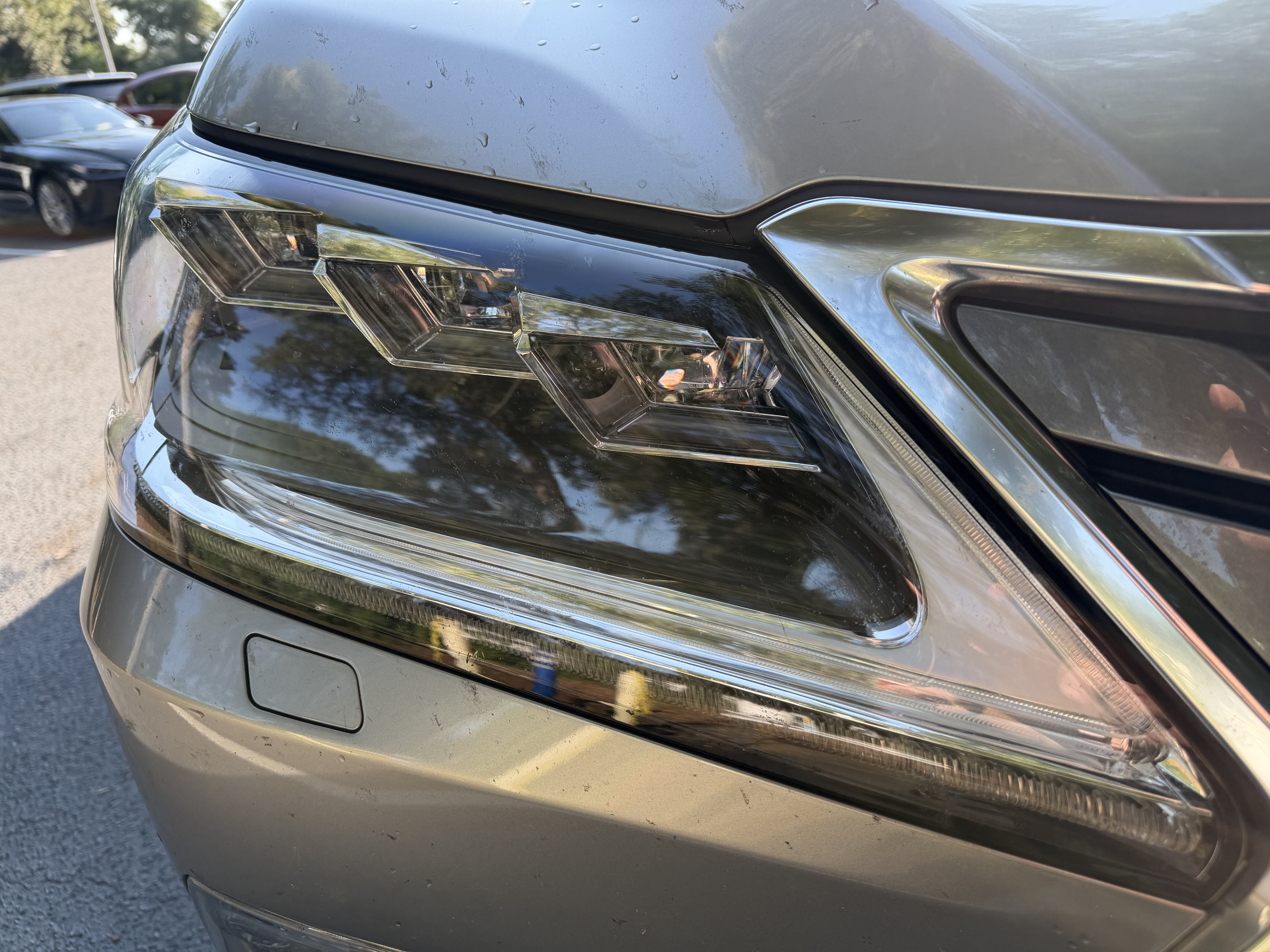 Used 2020 Lexus LX 570 4WD w/ Luxury Package image 12