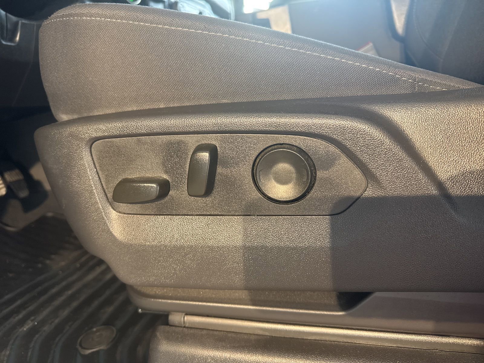 Used 2025 Chevrolet Silverado 2500 LT w/ Convenience Package image 24