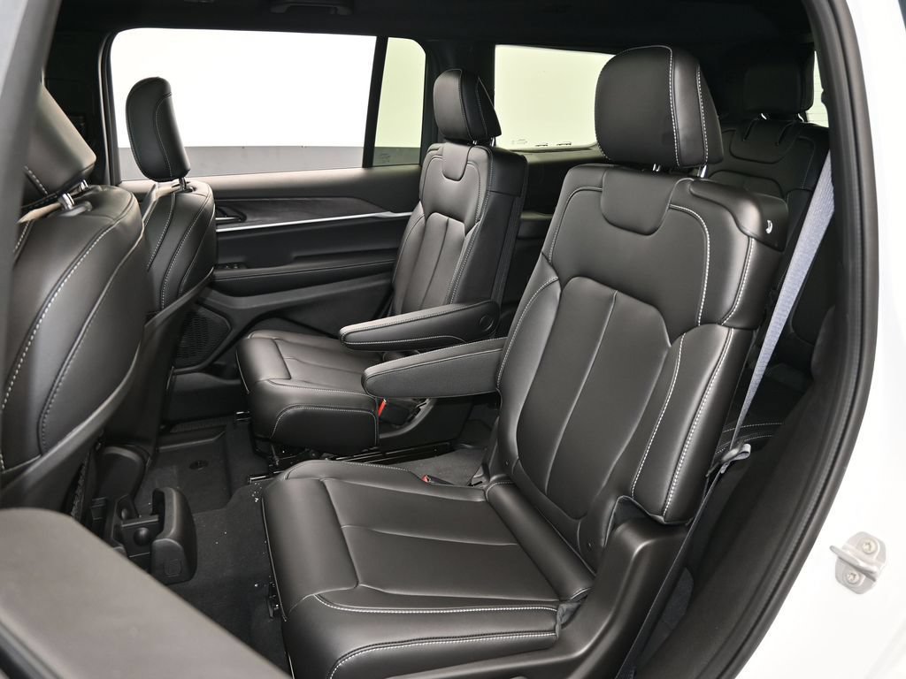 Used 2025 Jeep Grand Cherokee L Limited RWD image 27