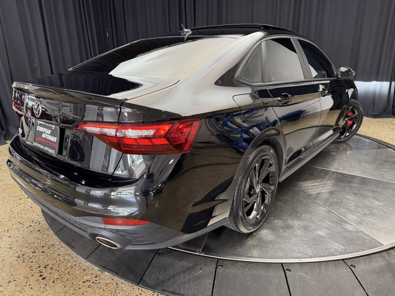 Used 2024 Volkswagen Jetta GLI Autobahn w/ GLI Black Package image 8