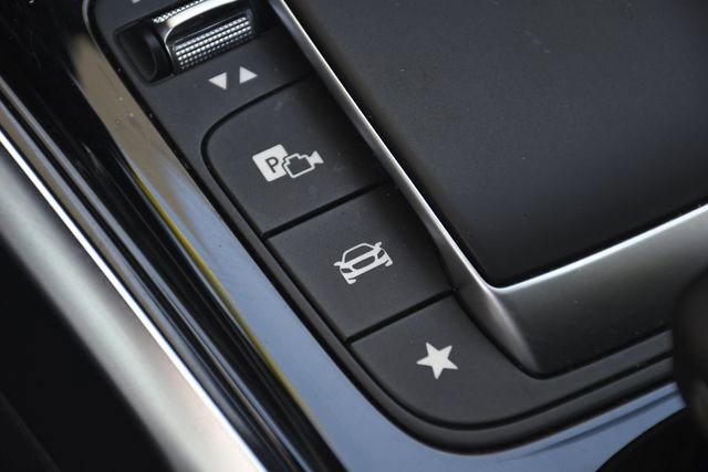 Used 2022 Mercedes-Benz GLB 250 w/ Premium Package Lite image 13