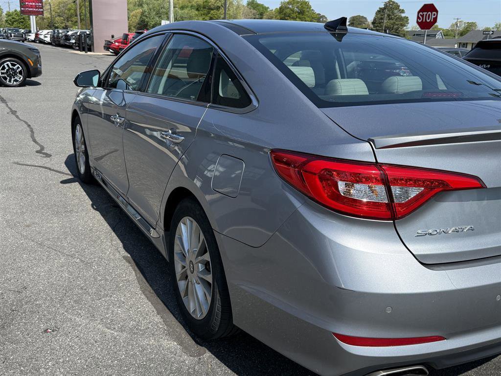 Used 2015 Hyundai Sonata Limited w/ Option Group 06 FWD image 6