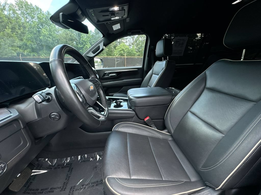Used 2025 Chevrolet Suburban Premier RWD image 13