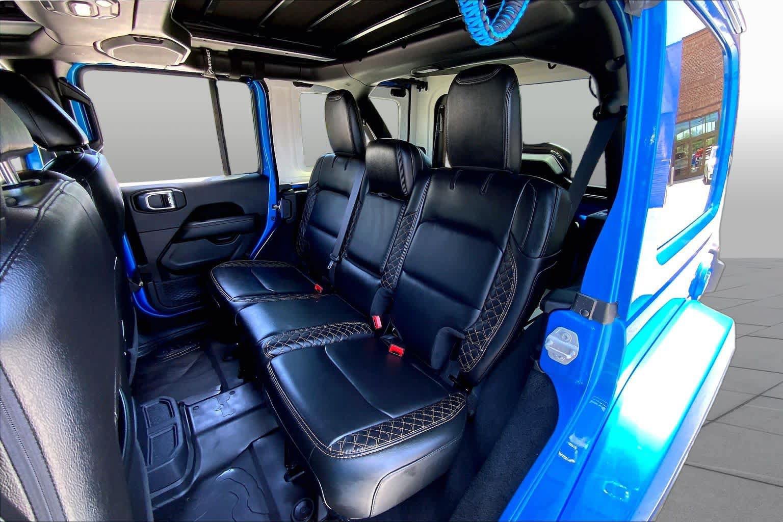 Used 2022 Jeep Wrangler Unlimited Sahara AWD/4WD image 18