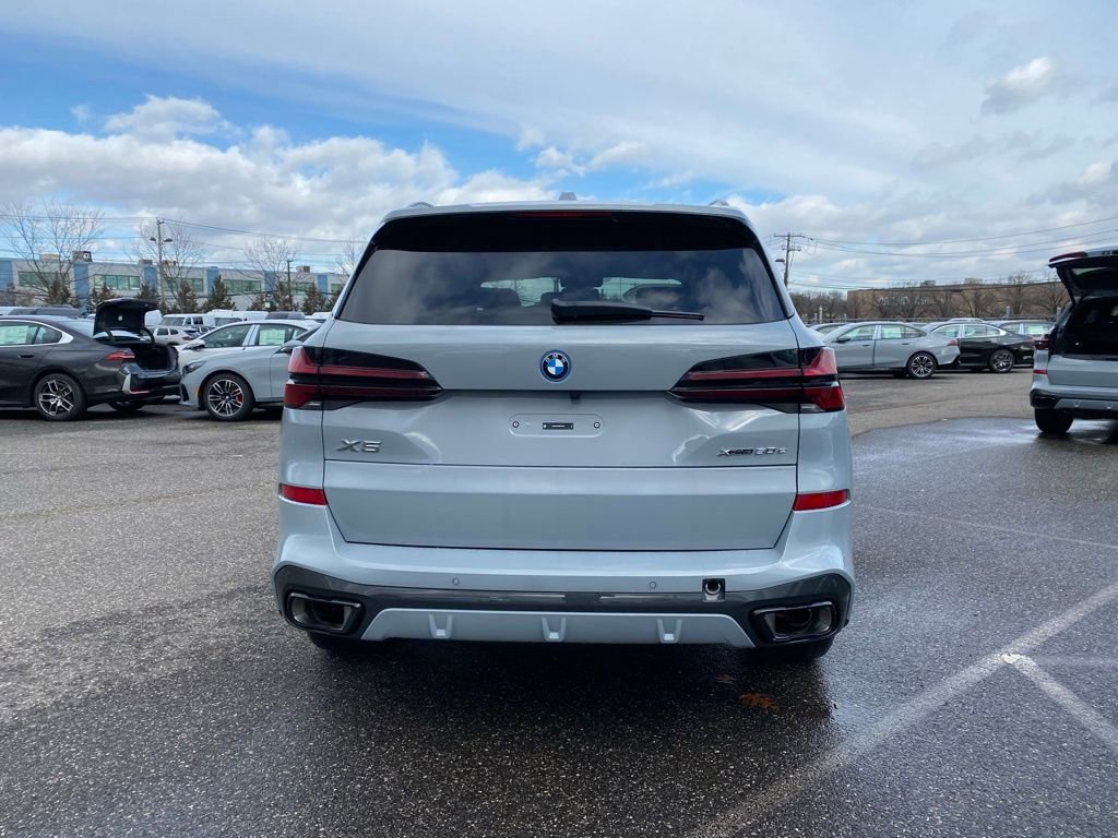 New 2026 BMW X5 xDrive50e w/ M Sport Package AWD/4WD image 3