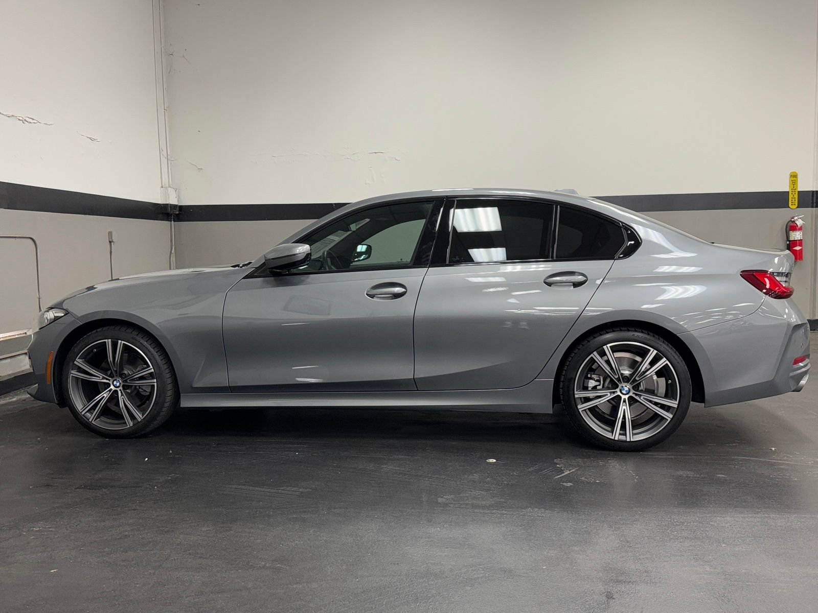 Used 2023 BMW 330i Sedan w/ Driving Assistance Package RWD image 9