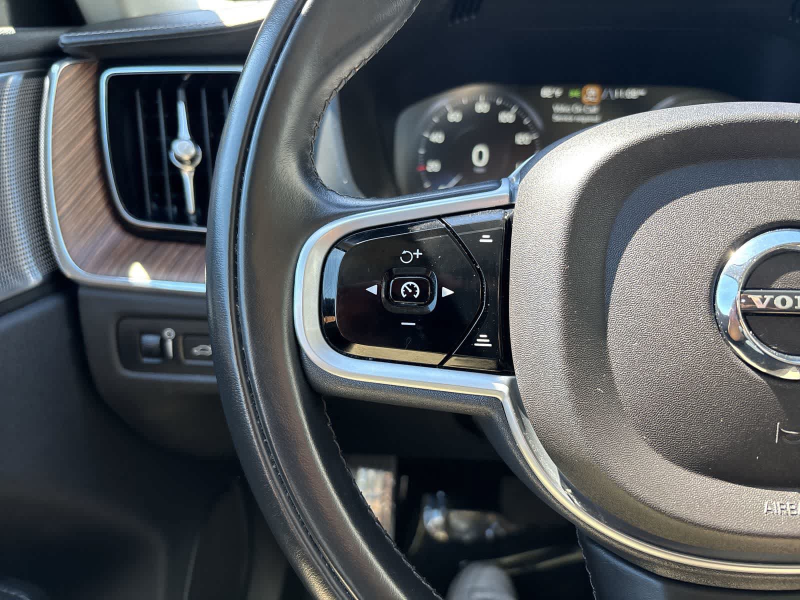 Used 2019 Volvo XC60 T8 Inscription w/ Advanced Package AWD/4WD image 11