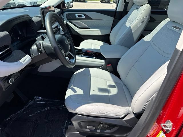Used 2025 Ford Explorer Platinum w/ Ultimate Package AWD/4WD image 21