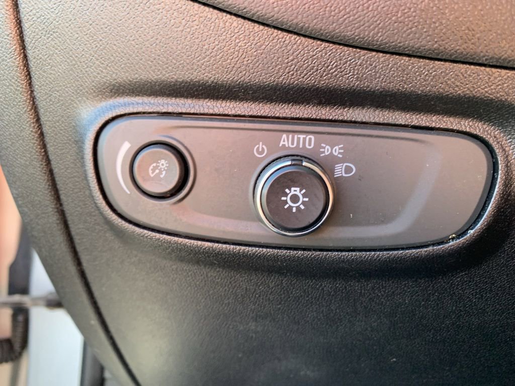 Used 2018 Chevrolet Equinox LT image 20