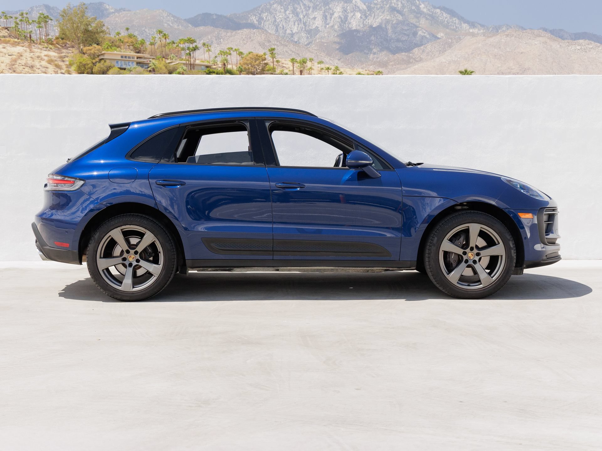 Certified 2022 Porsche Macan AWD/4WD image 8