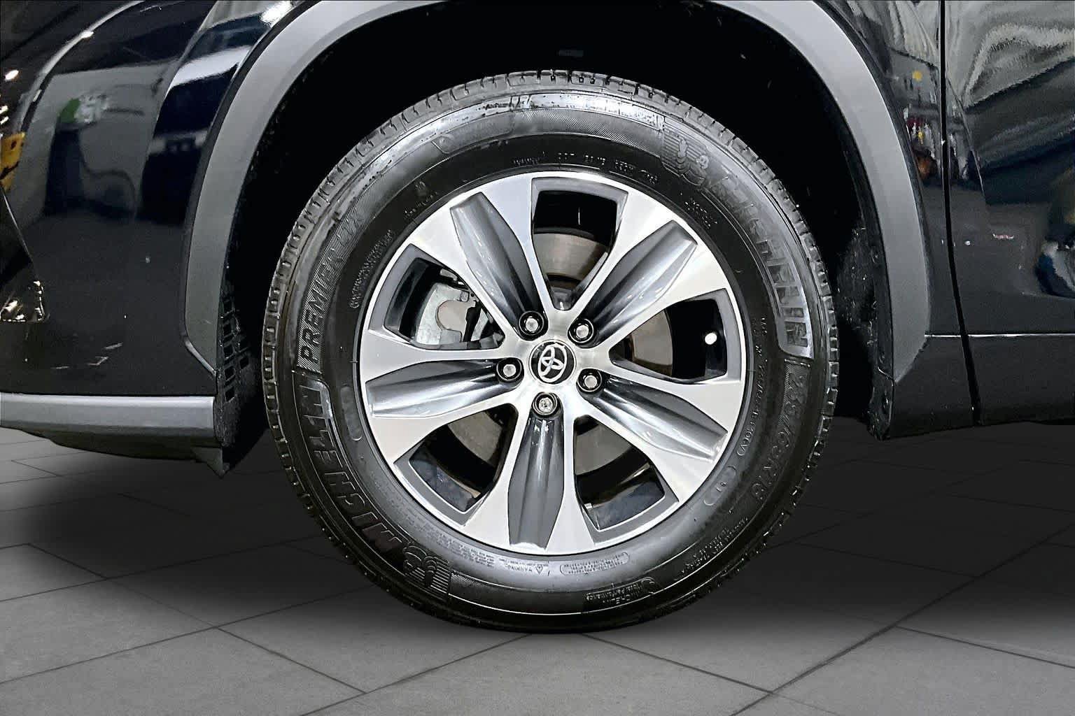 Used 2026 Toyota Highlander XLE AWD/4WD image 11