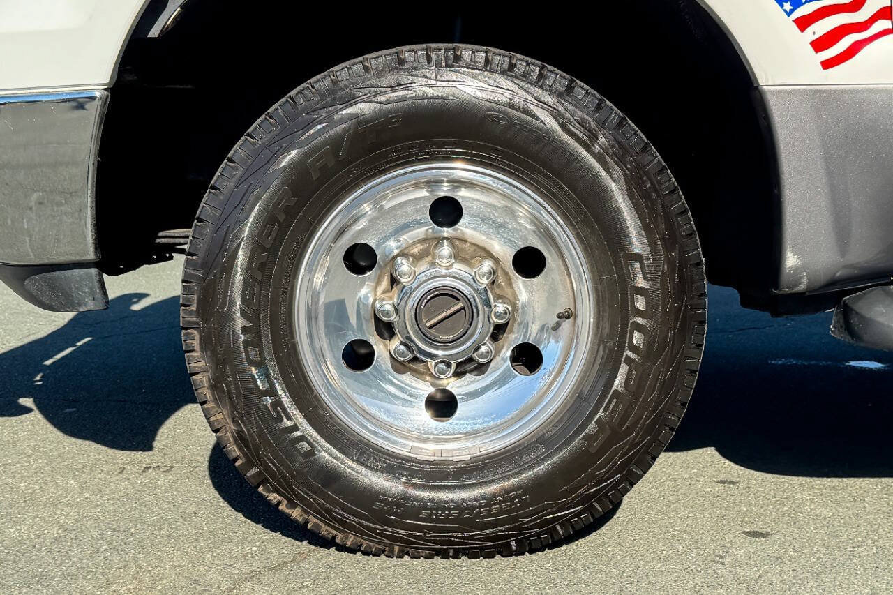 Used 2005 Ford Excursion XLT AWD/4WD image 26