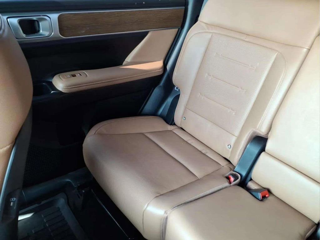 Used 2025 Hyundai Santa Fe Limited image 11