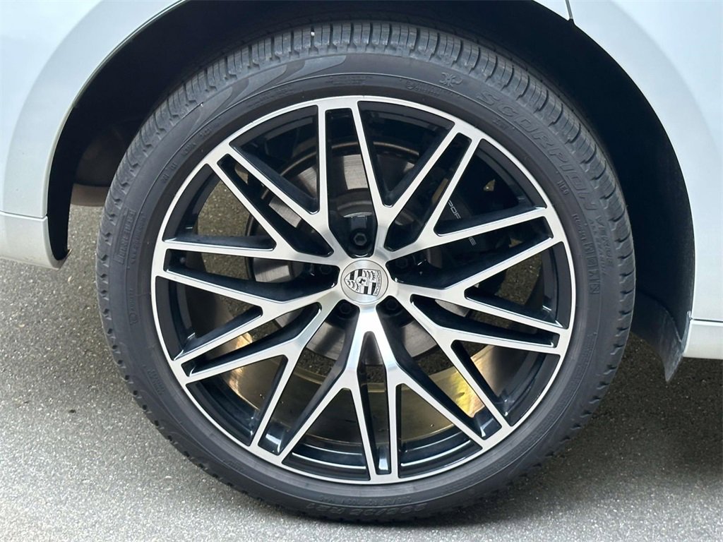 Used 2025 Porsche Macan image 9