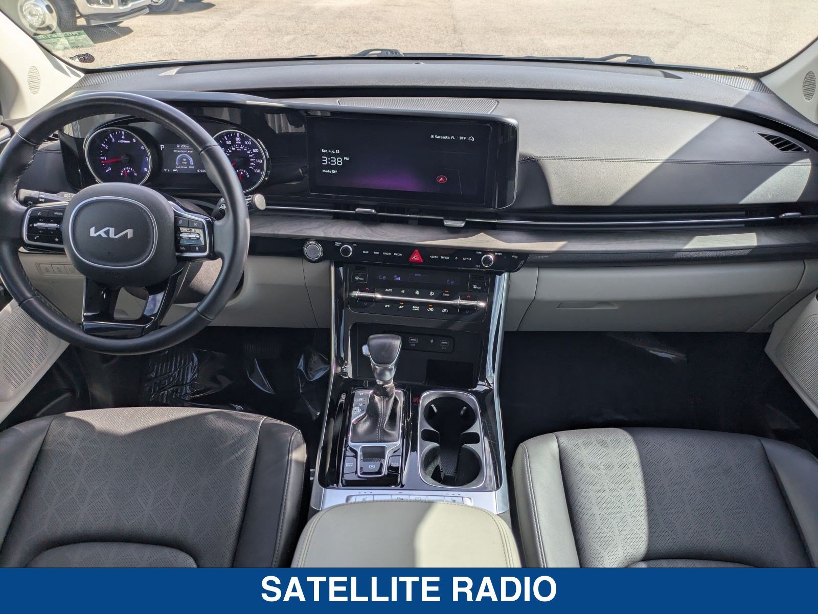 Used 2024 Kia Carnival EX FWD image 18