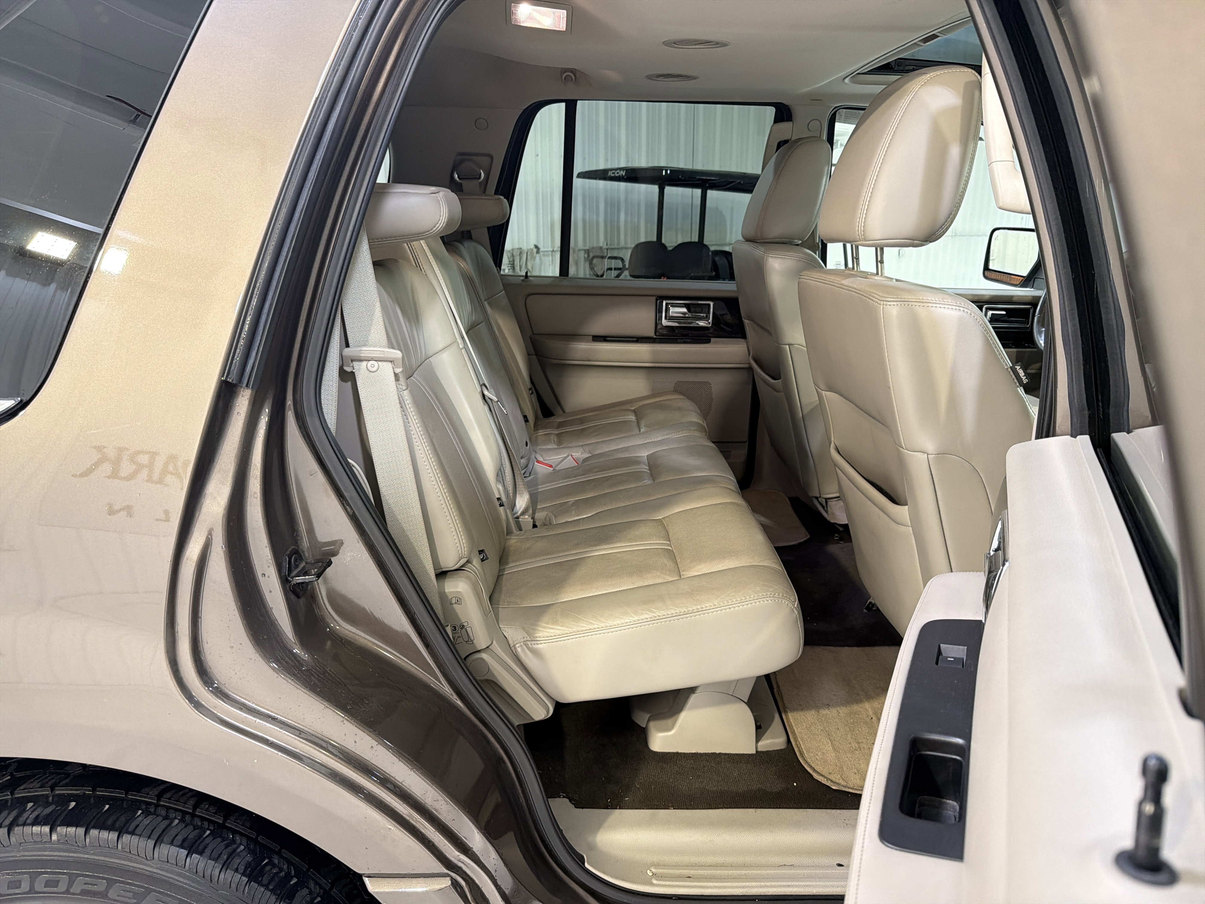 Used 2015 Lincoln Navigator 2WD image 14