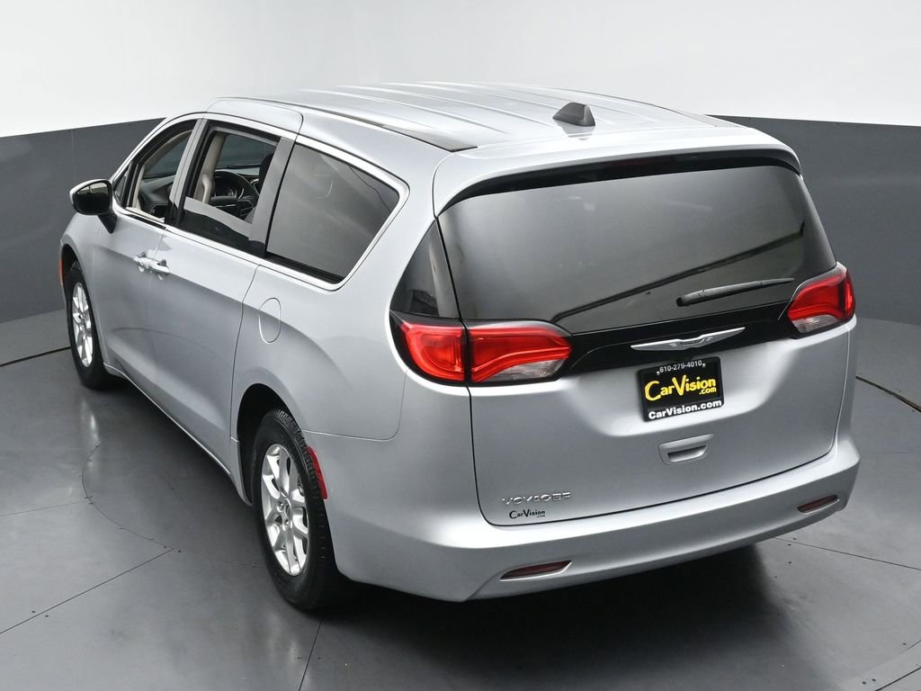 Used 2022 Chrysler Voyager LX FWD image 40