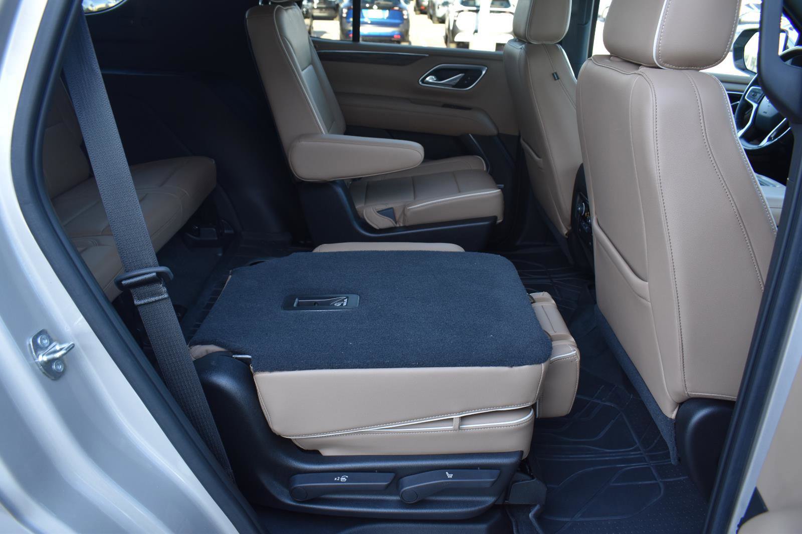 Used 2021 Chevrolet Tahoe Premier w/ Premium Package RWD image 70