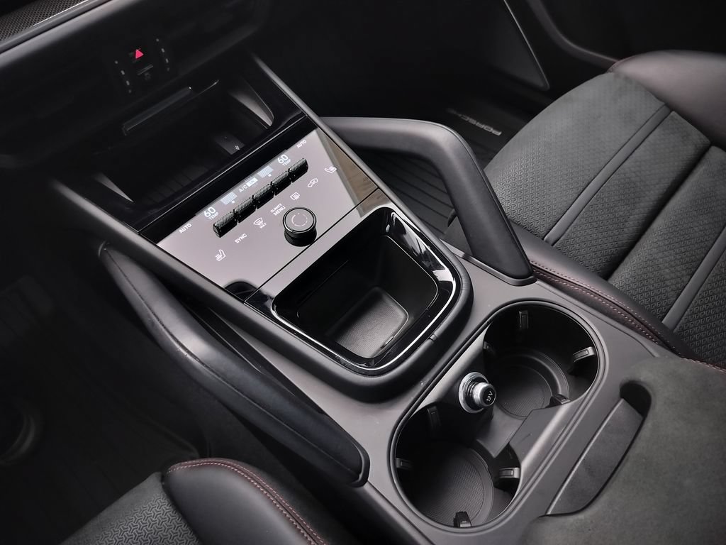 Certified 2025 Porsche Cayenne GTS AWD/4WD image 16