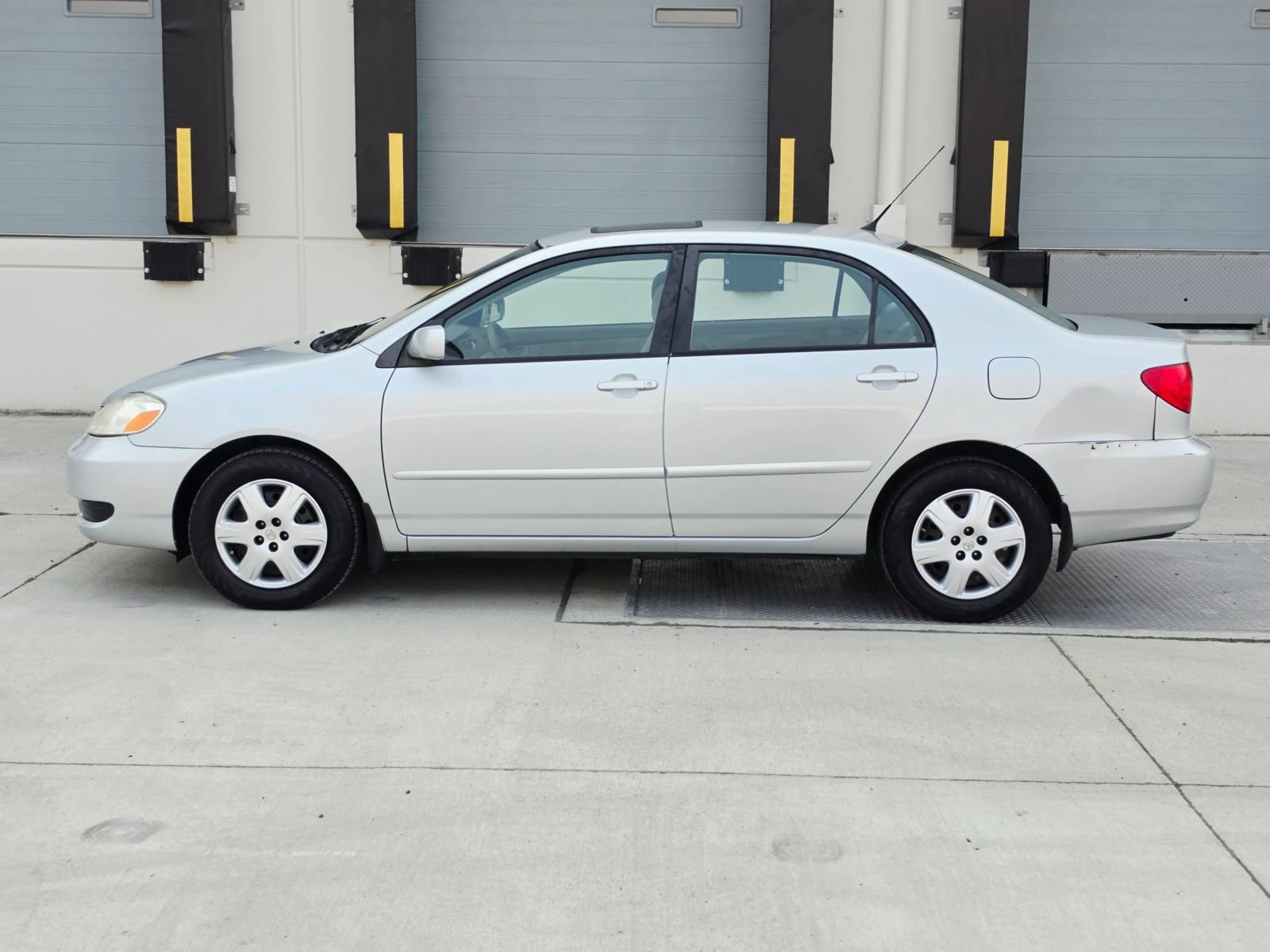 Used 2008 Toyota Corolla LE FWD image 2