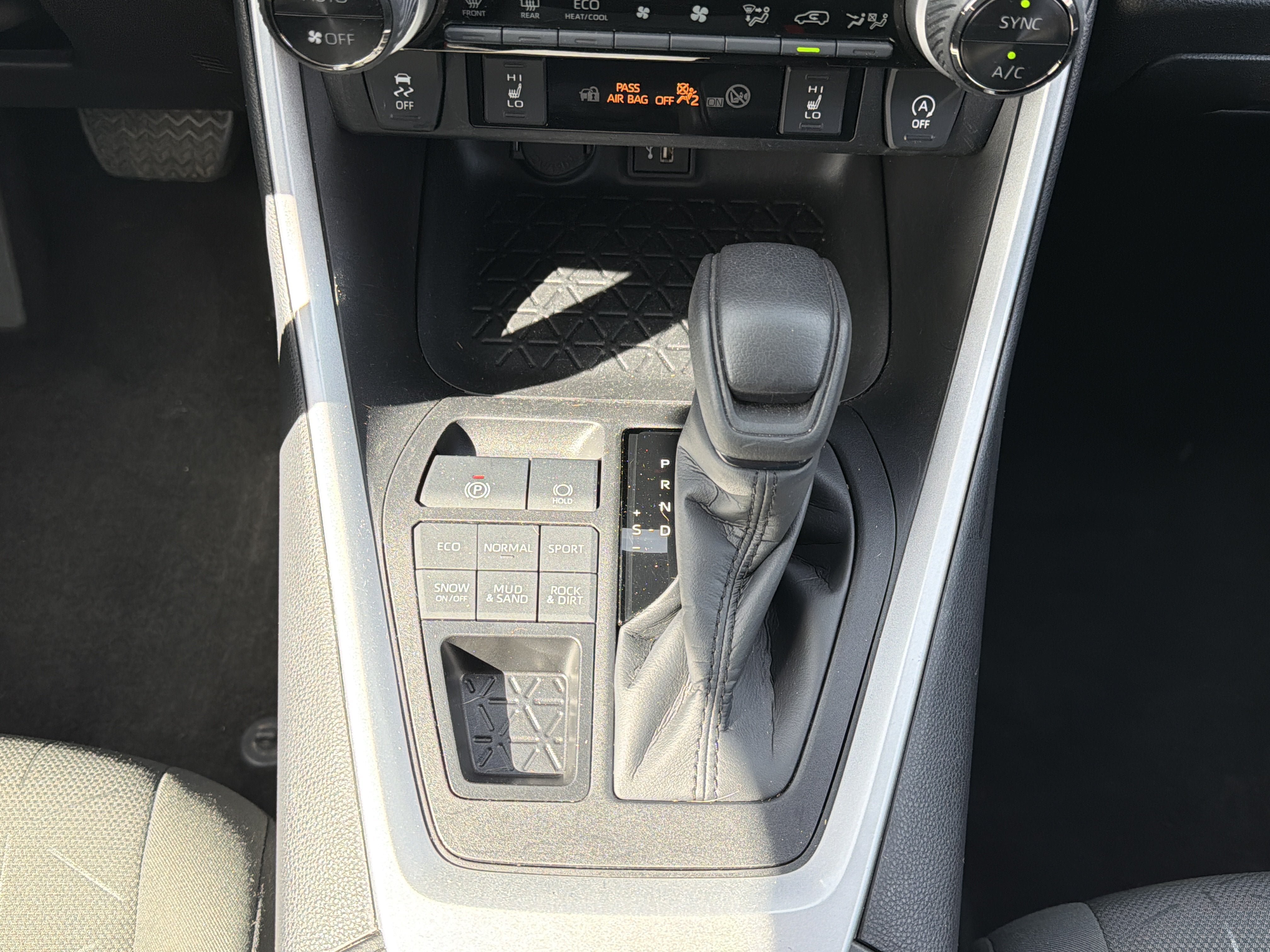 Used 2024 Toyota RAV4 XLE w/ Weather Package AWD/4WD image 22