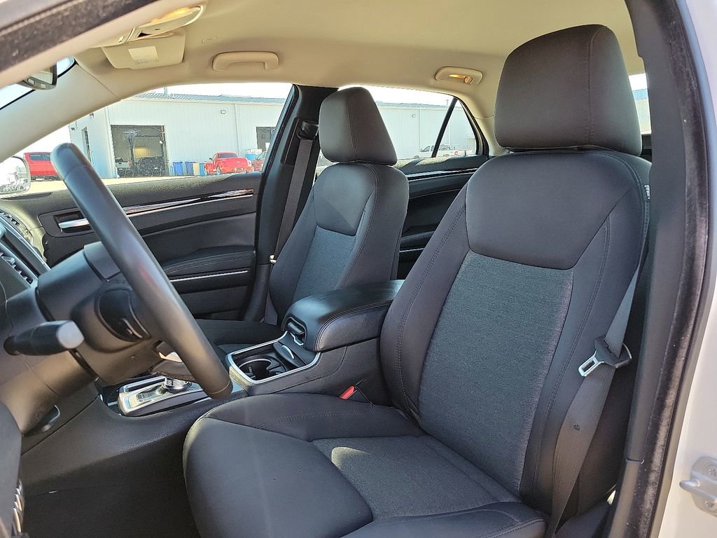 Used 2023 Chrysler 300 Touring w/ Sport Appearance Package image 11