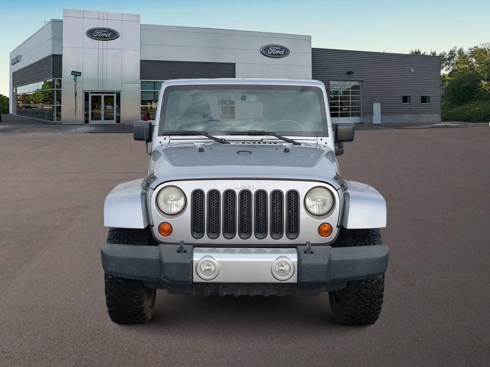 Used 2013 Jeep Wrangler Unlimited Sahara w/ Connectivity Group image 3