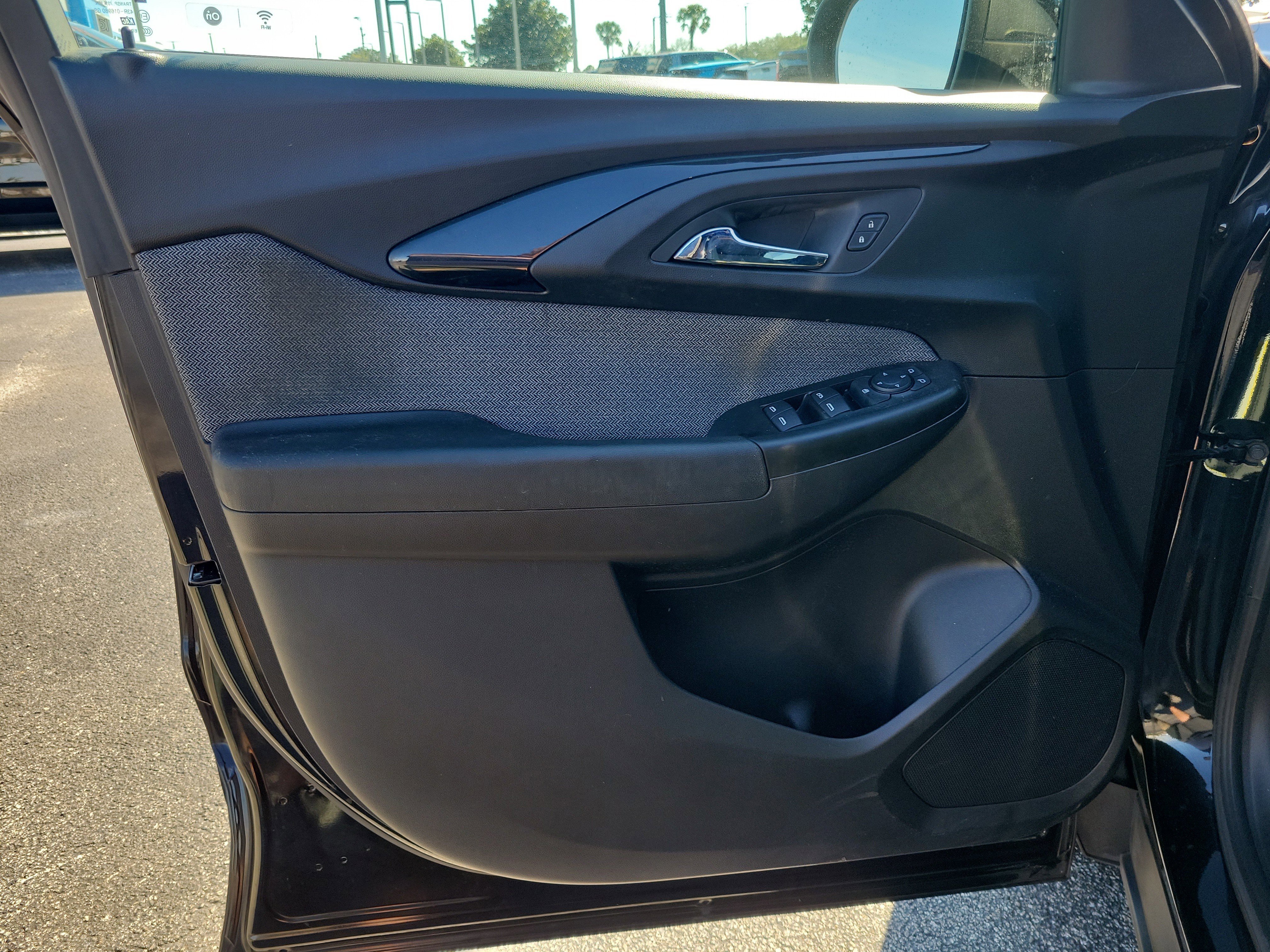 Used 2022 Chevrolet TrailBlazer LT FWD image 16