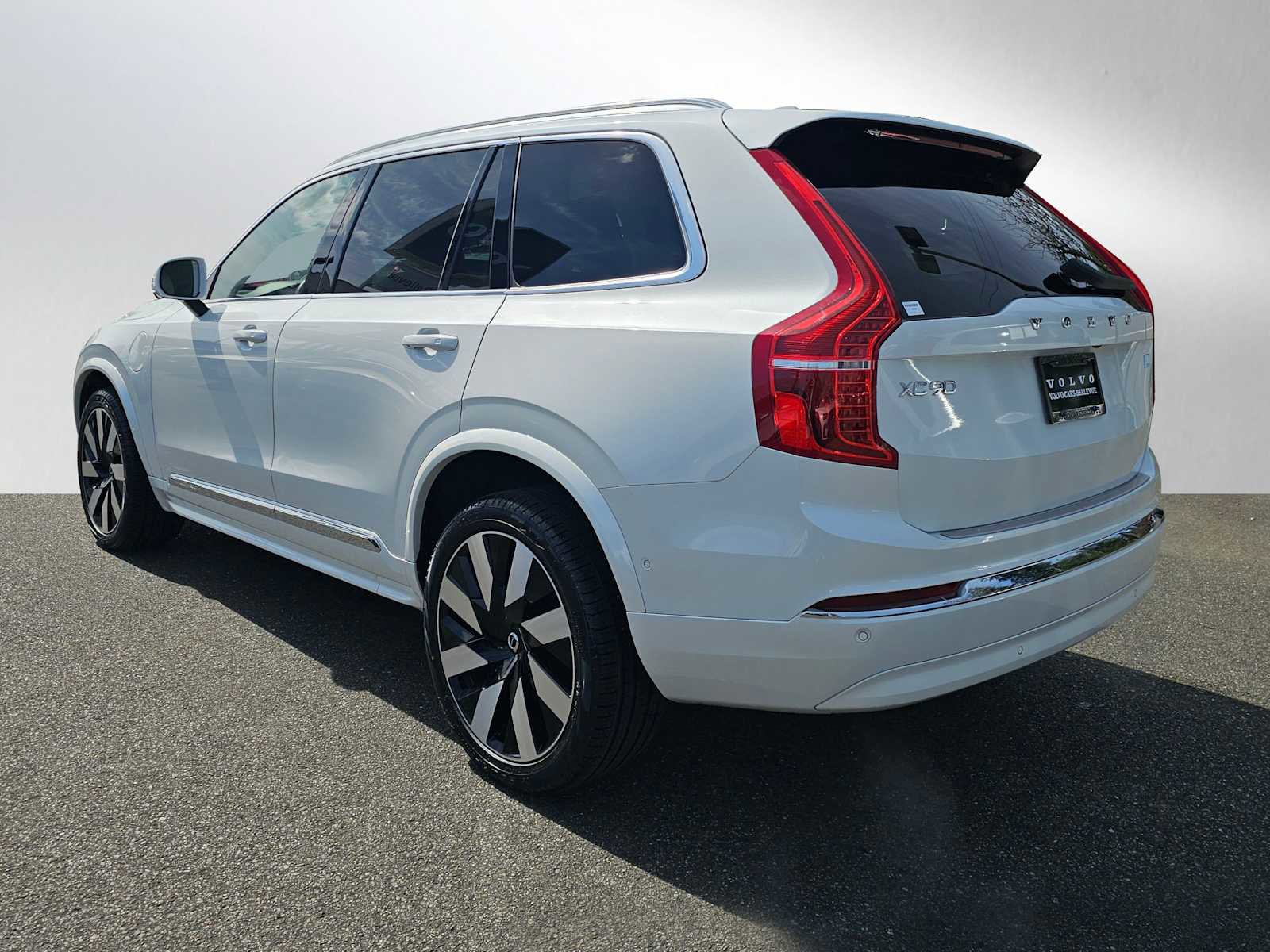 Used 2023 Volvo XC90 T8 Ultimate w/ Protection Package Premier image 5
