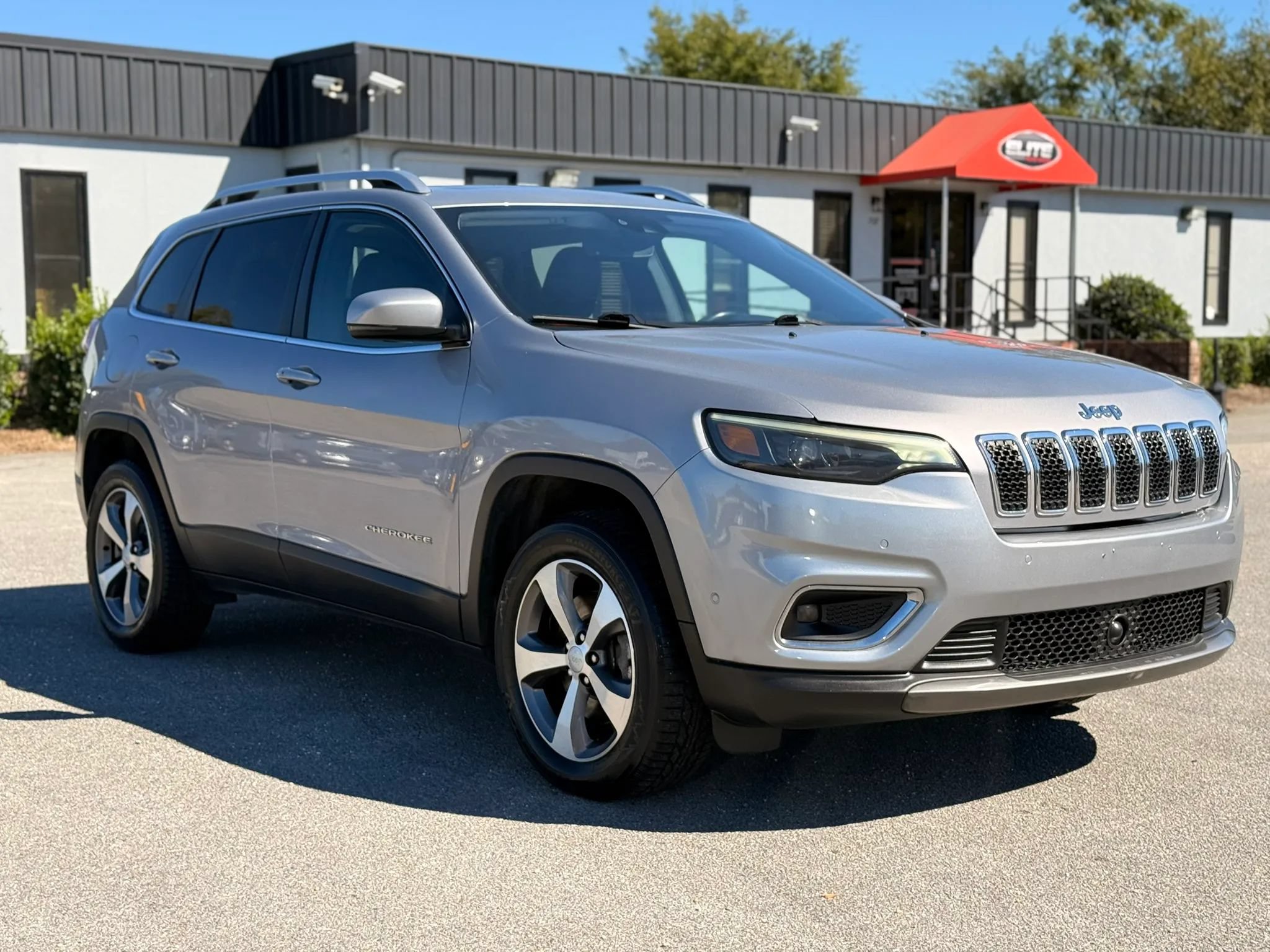 Used 2021 Jeep Cherokee Limited AWD/4WD image 4
