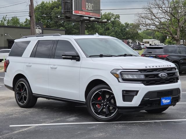 Used 2022 Ford Expedition Limited AWD/4WD image 2