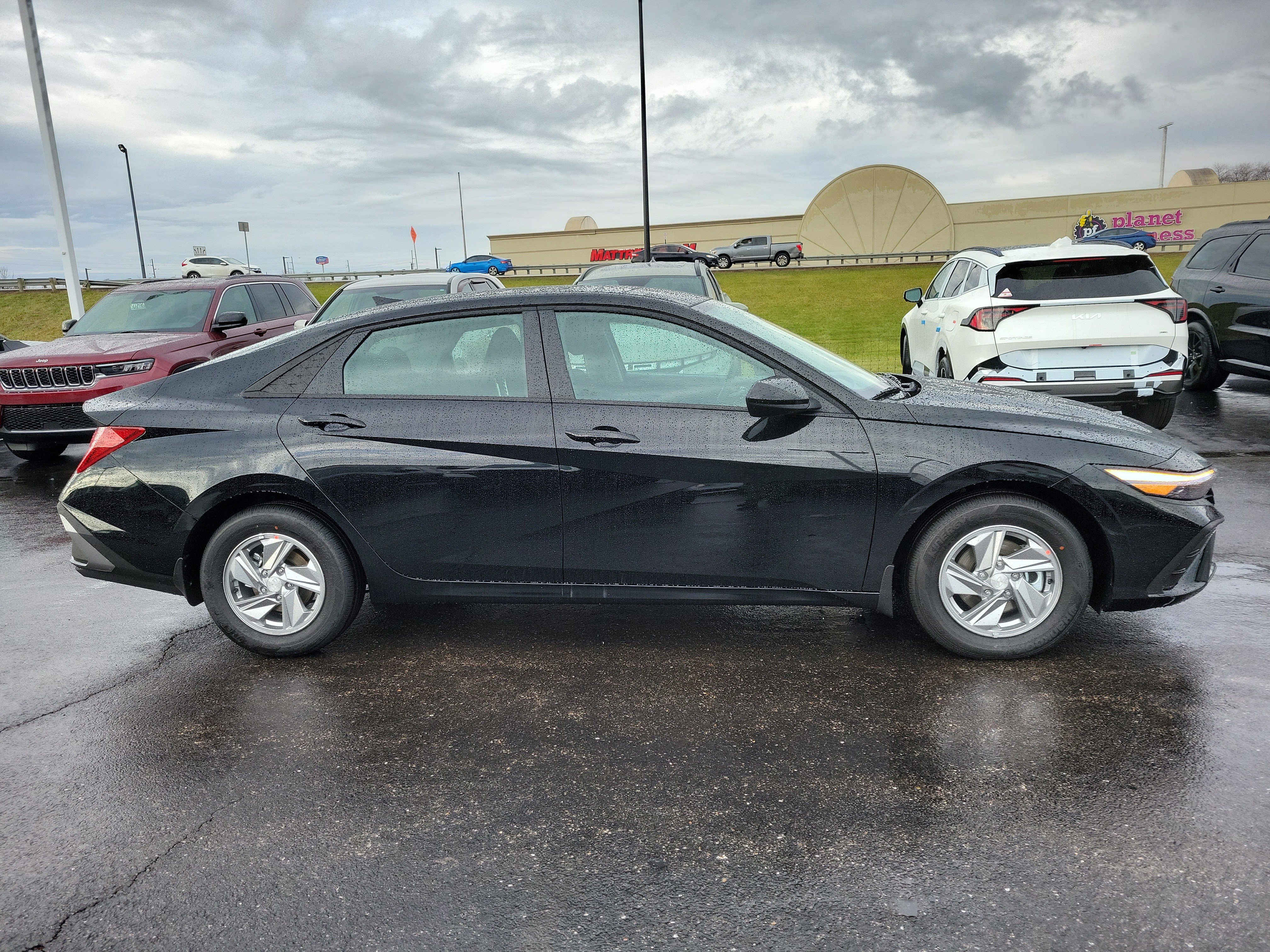 New 2026 Hyundai Elantra SE image 3