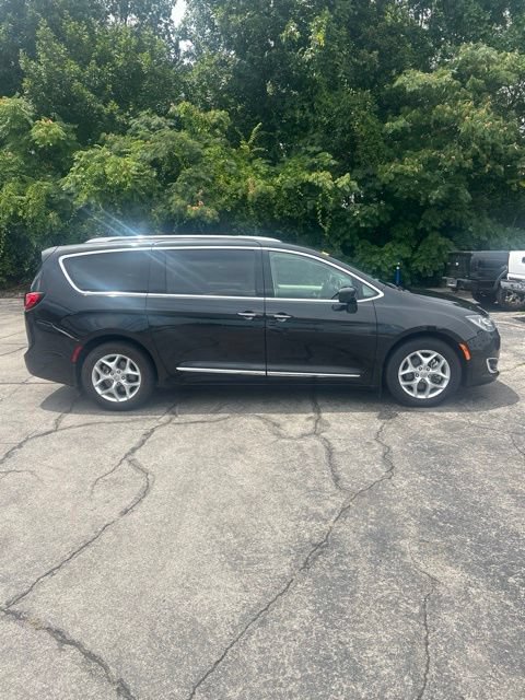 Used 2017 Chrysler Pacifica Touring-L Plus w/ Advanced Safetytec Group FWD image 5