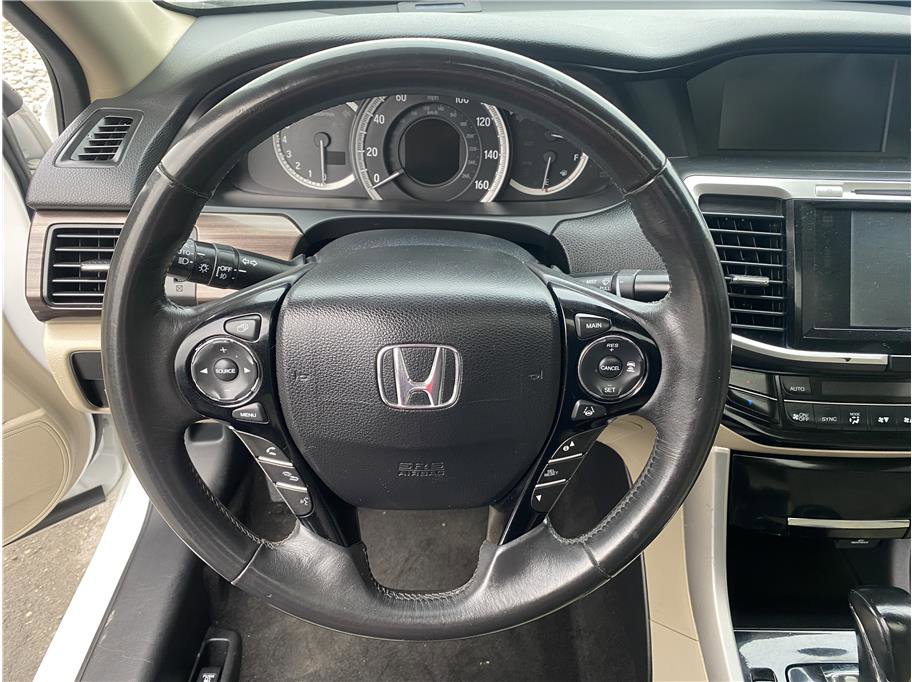 Used 2016 Honda Accord Touring image 11