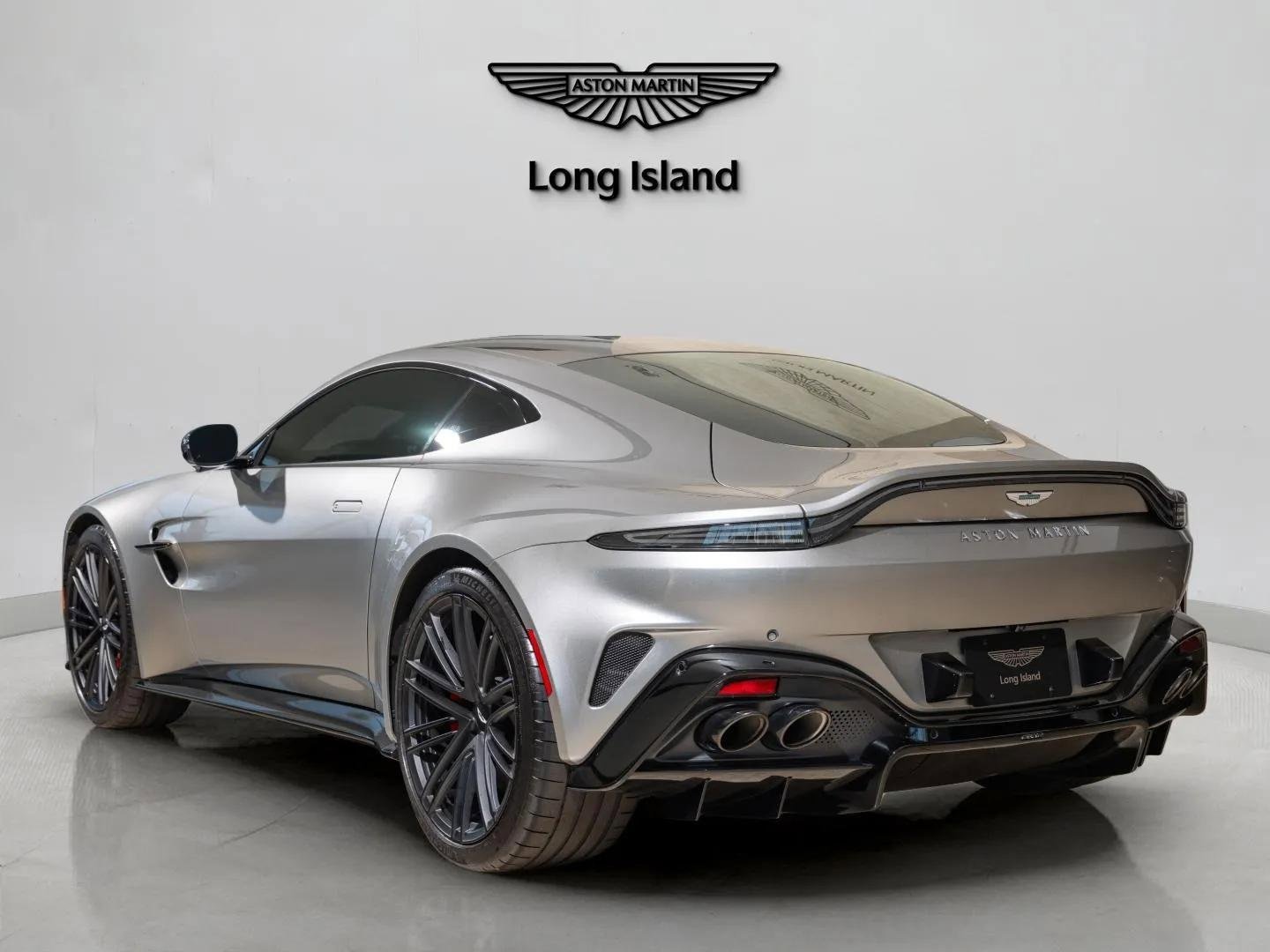 Used 2025 Aston Martin V8 Vantage Coupe image 6