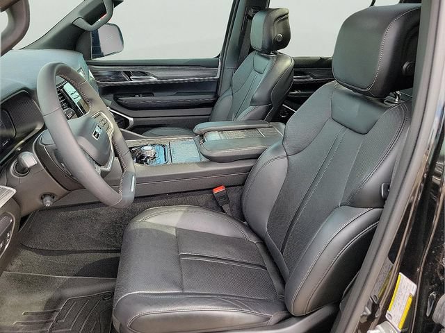 Used 2024 Jeep Wagoneer Series III w/ Premium Group I AWD/4WD image 18